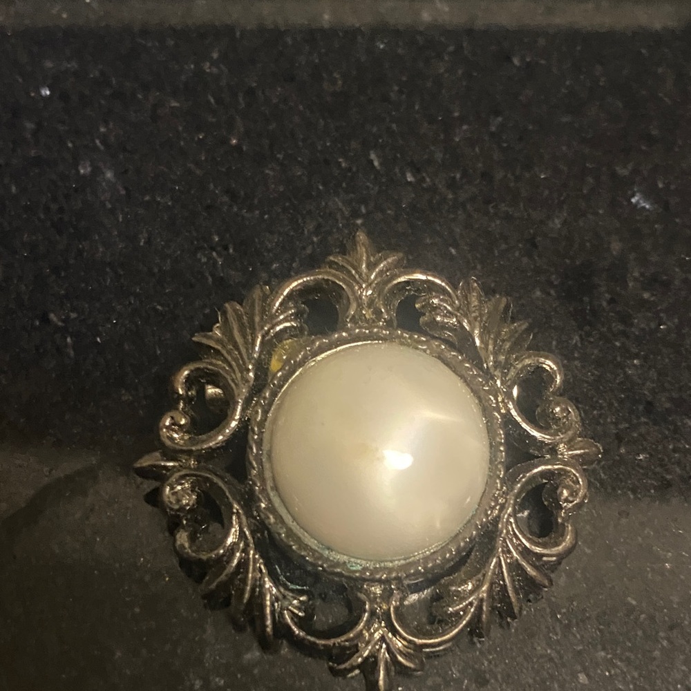 Elegant Silver-Toned Brooch with Pearl Accent
